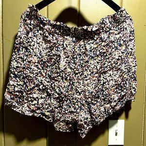 Cotton goodthreads XL, elastic wait shorts. Floral pattern